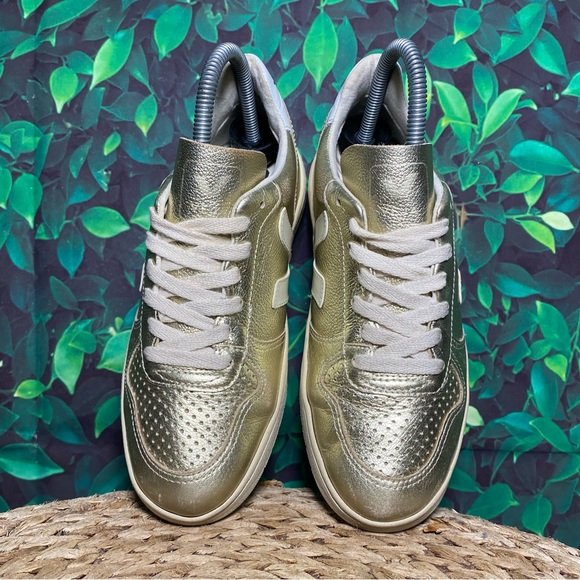 Veja v10 metallic gold white sneakers - Picture 6 of 7